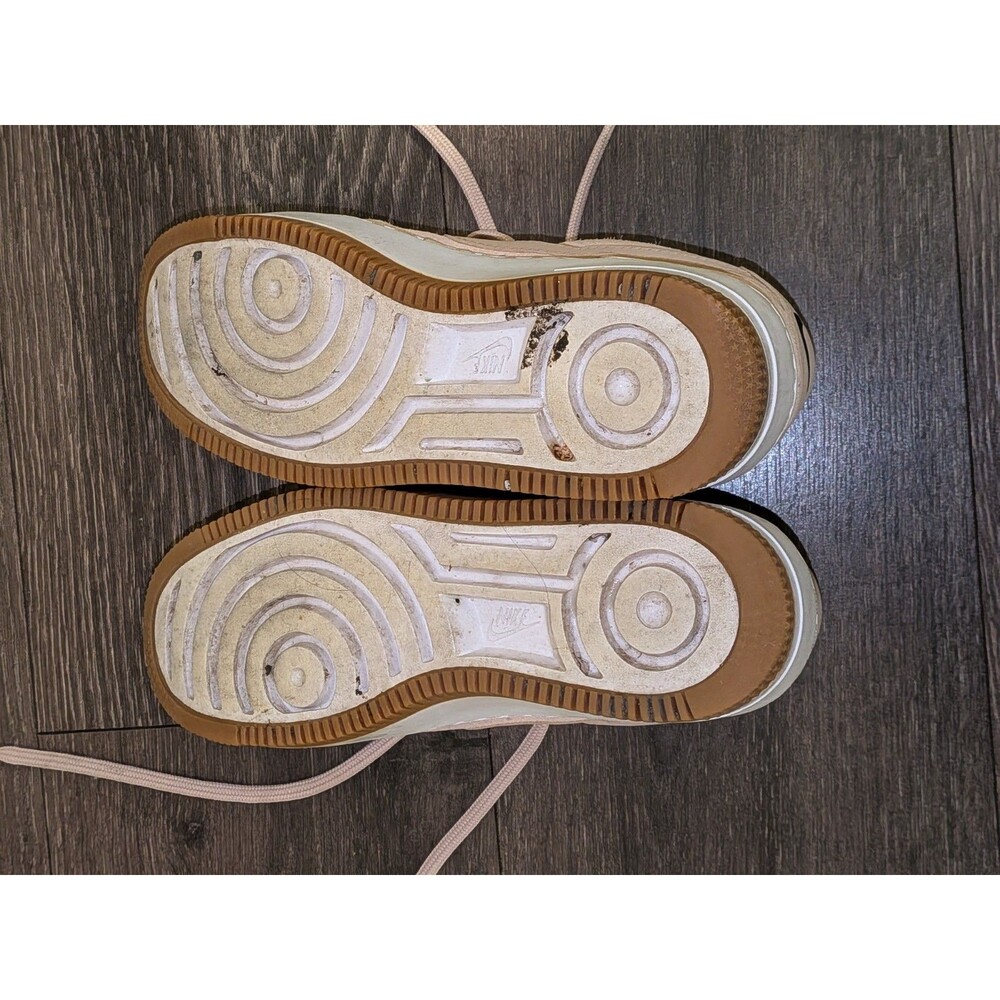 Nike Air Force 1 Women's Low-Top Lace-Up Shoes/ Suede/Beige White Gum/ Size: 7.5 - Picture 7 of 7